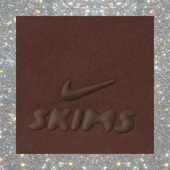 NikeSKIMS Women display picture 3